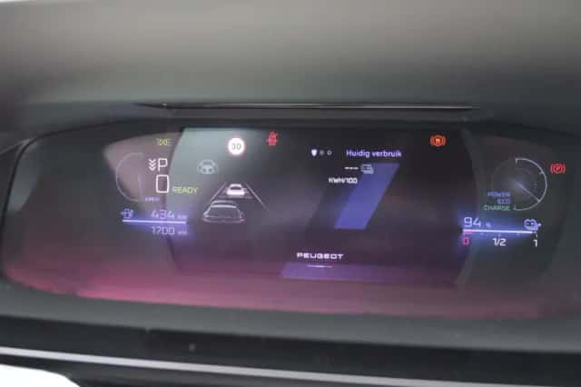 Peugeot e-408 (2025) thumbnail 5