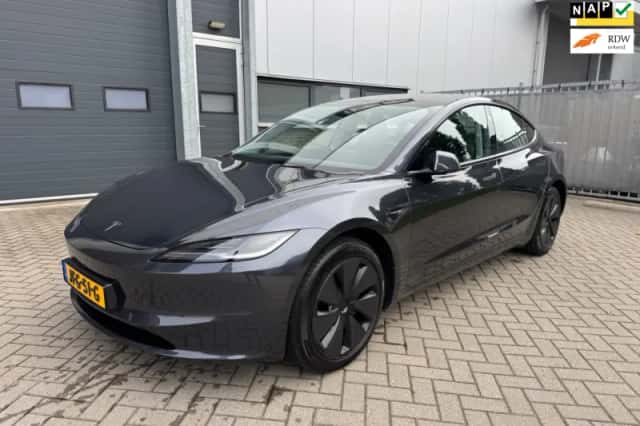 Tesla Model 3 (2025) thumbnail 1