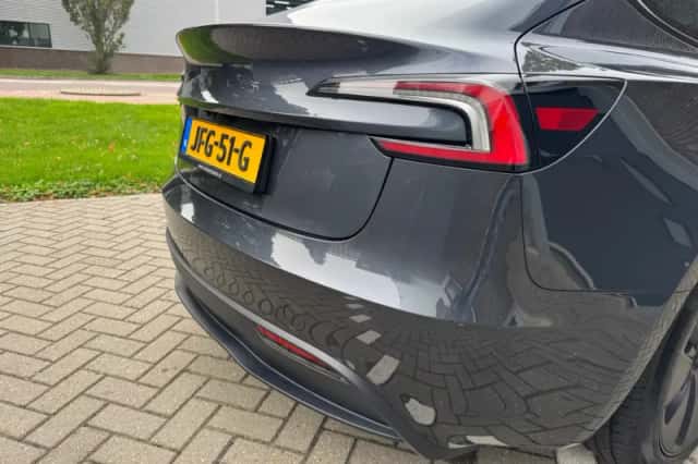 Tesla Model 3 (2025) thumbnail 3