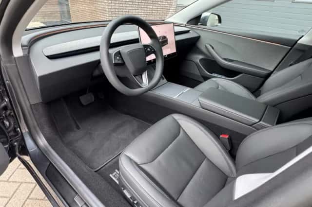 Tesla Model 3 (2025) thumbnail 5