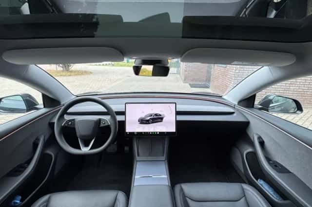 Tesla Model 3 (2025) thumbnail 6