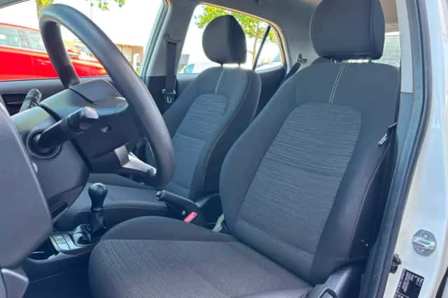 Kia Picanto (2019) thumbnail 2