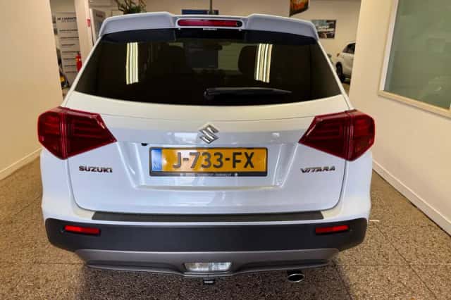 Suzuki Vitara (2020) thumbnail 5