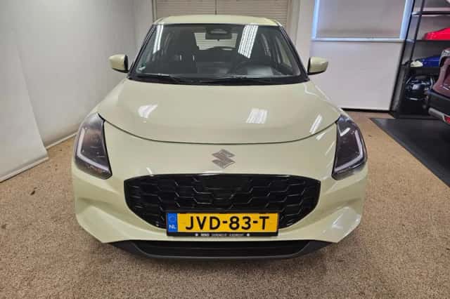 Suzuki Swift (2025) thumbnail 2