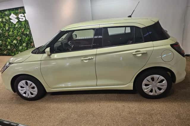 Suzuki Swift (2025) thumbnail 4