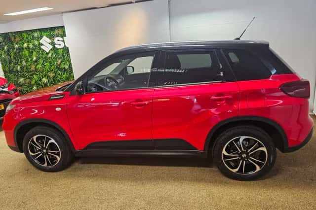 Suzuki Vitara (2023) thumbnail 3