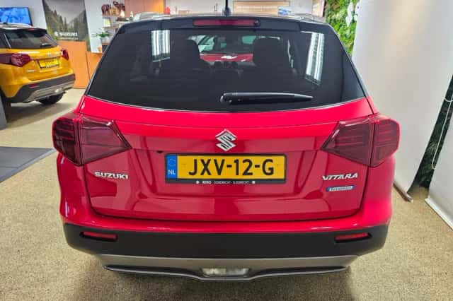 Suzuki Vitara (2023) thumbnail 4