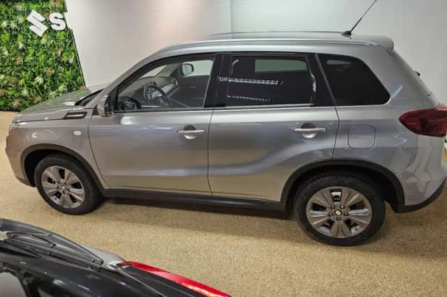 Suzuki Vitara (2021) thumbnail 4