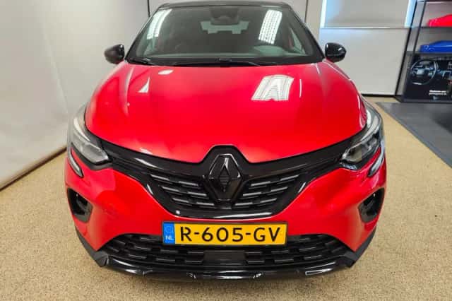 Renault Captur (2022) thumbnail 2