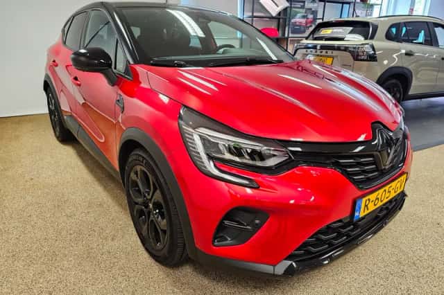 Renault Captur (2022) thumbnail 3