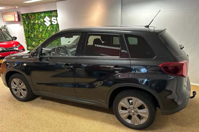 Suzuki Vitara (2022) thumbnail 5