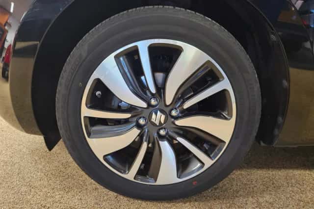 Suzuki Swift (2018) thumbnail 5