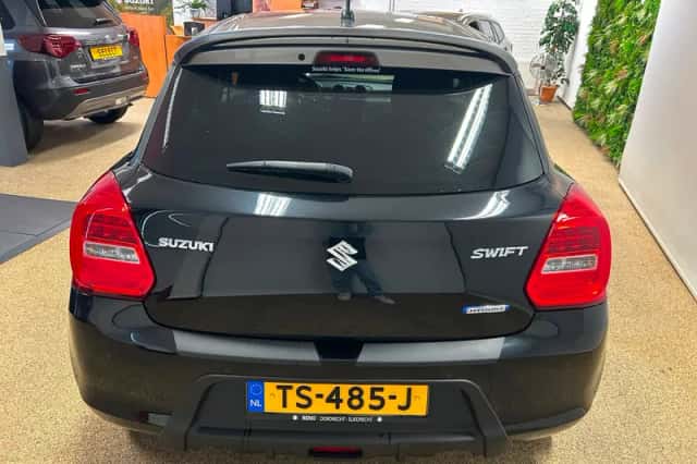 Suzuki Swift (2018) thumbnail 5