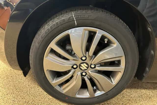 Suzuki Swift (2018) thumbnail 6