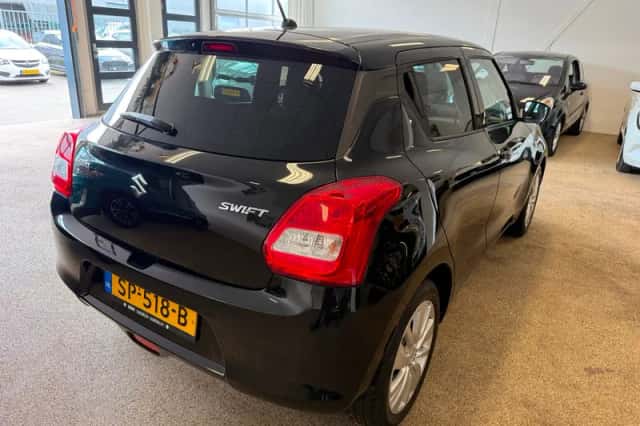 Suzuki Swift (2018) thumbnail 6