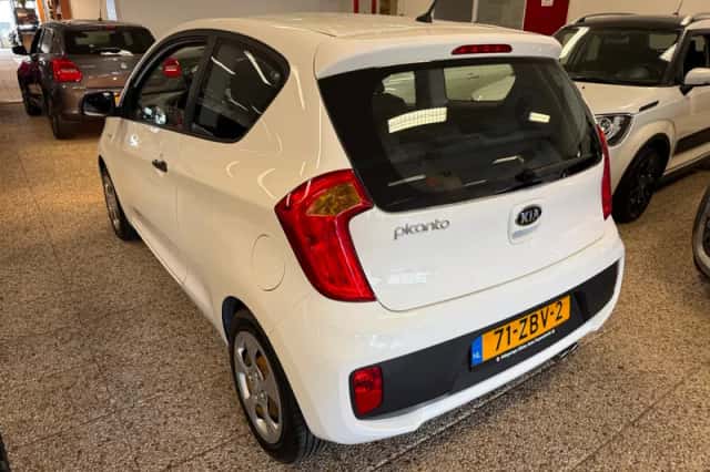 Kia Picanto (2012) thumbnail 4
