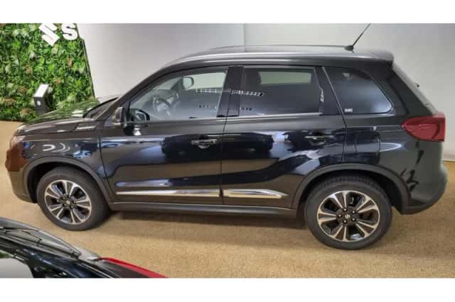 Suzuki Vitara (2022) thumbnail 4