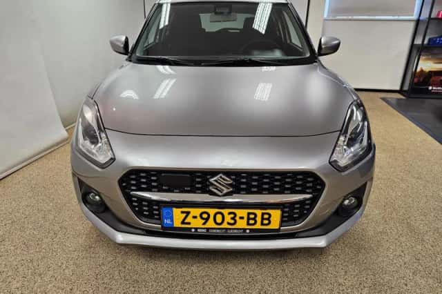 Suzuki Swift (2023) thumbnail 2