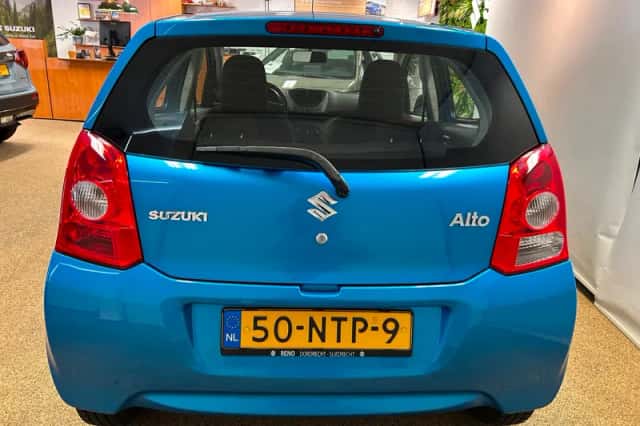 Suzuki Alto (2010) thumbnail 5