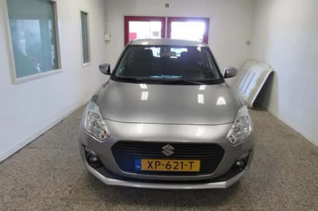 Suzuki Swift (2019) thumbnail 2
