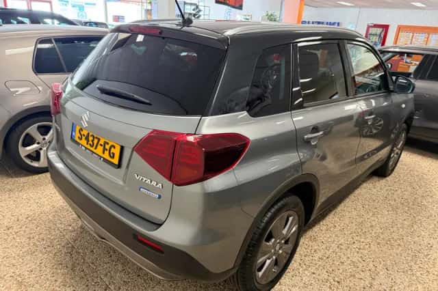 Suzuki Vitara (2023) thumbnail 4