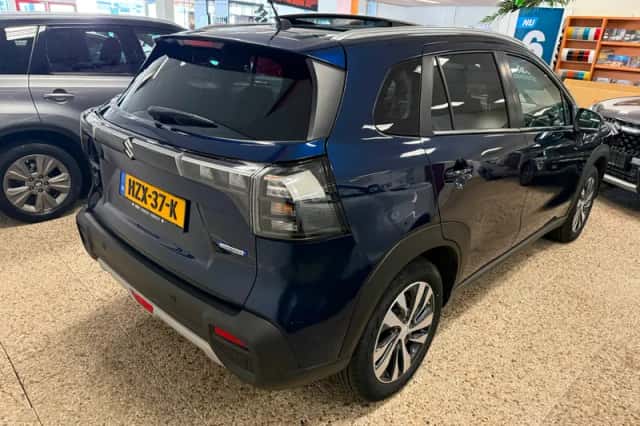 Suzuki S-Cross (2025) thumbnail 5
