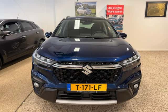 Suzuki S-Cross (2023) thumbnail 2
