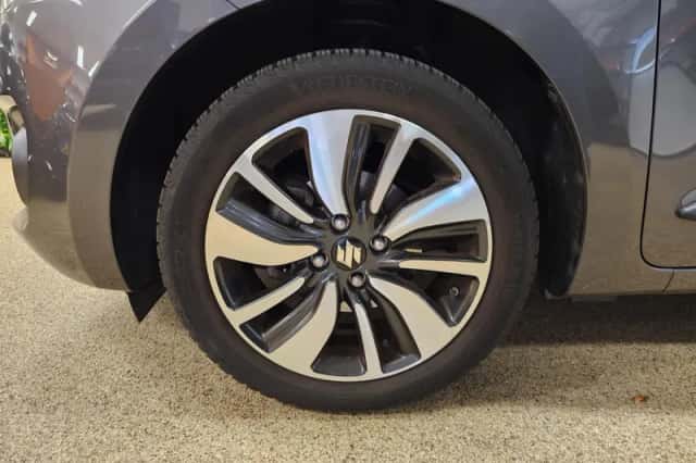 Suzuki Swift (2019) thumbnail 5