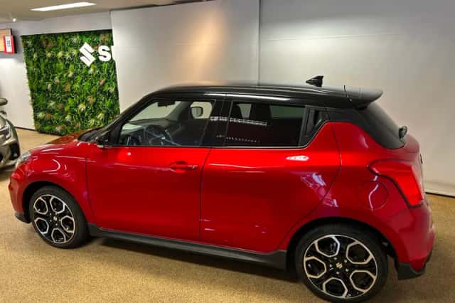 Suzuki Swift (2021) thumbnail 4