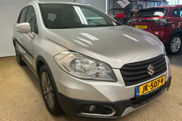 Suzuki S-Cross (2016) thumbnail 3