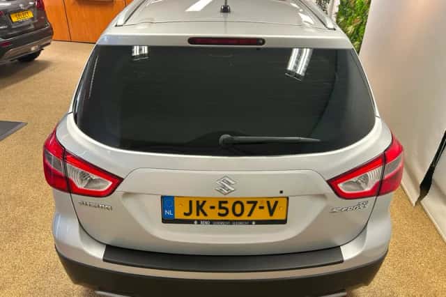 Suzuki S-Cross (2016) thumbnail 5