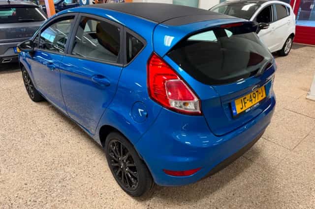Ford Fiesta (2016) thumbnail 4