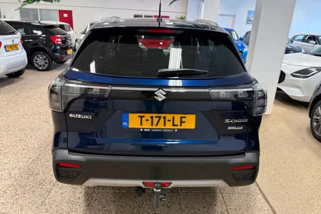 Suzuki S-Cross (2023) thumbnail 5