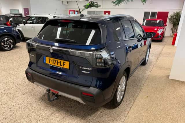 Suzuki S-Cross (2023) thumbnail 6