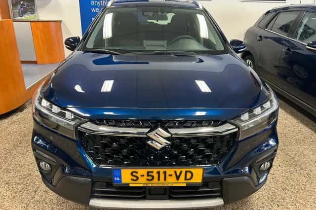 Suzuki S-Cross (2023) thumbnail 2
