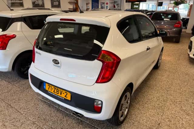 Kia Picanto (2012) thumbnail 6