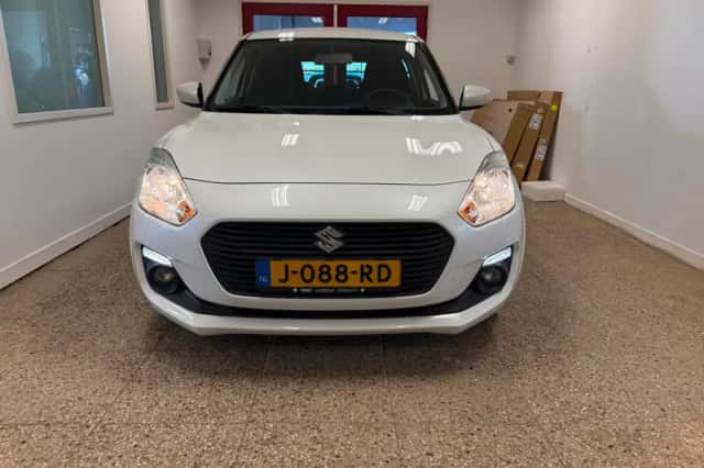 Suzuki Swift (2020) thumbnail 2