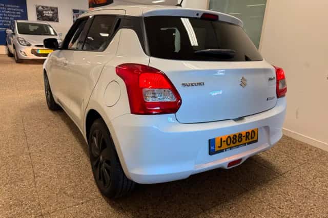 Suzuki Swift (2020) thumbnail 4