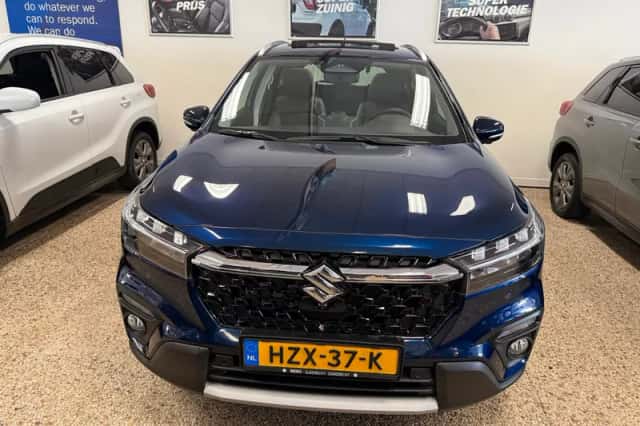 Suzuki S-Cross (2025) thumbnail 2