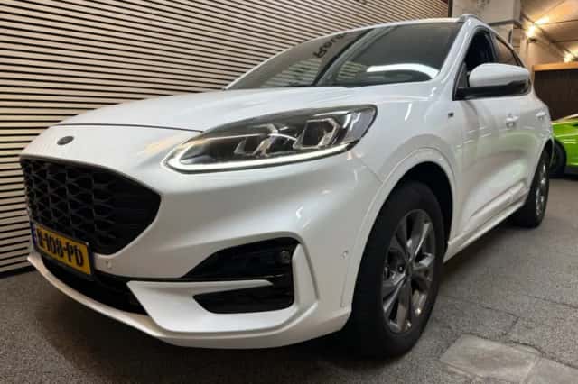 Ford Kuga (2020) thumbnail 3