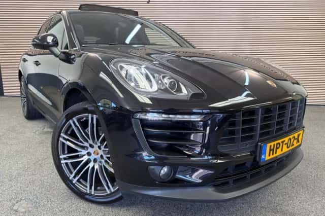 Porsche Macan (2018) thumbnail 2