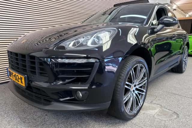 Porsche Macan (2018) thumbnail 3