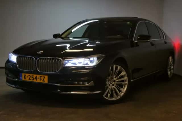 BMW 7-Serie (2016) thumbnail 1