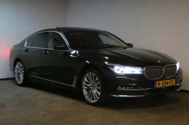 BMW 7-Serie (2016) thumbnail 2