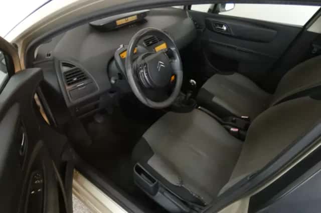 Citroën C4 (2006) thumbnail 3