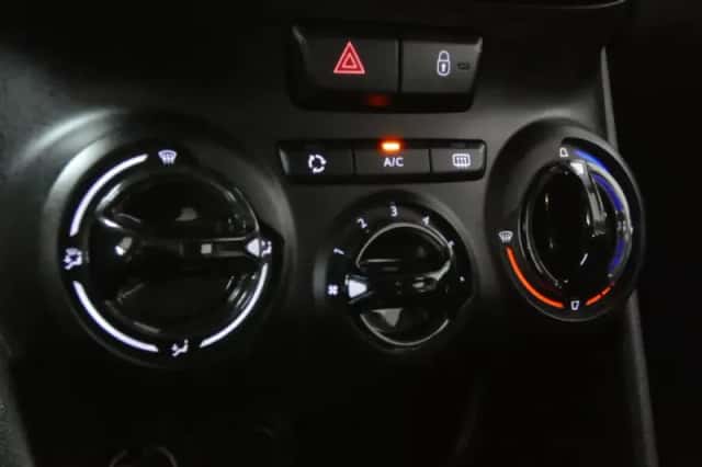 Peugeot 208 (2017) thumbnail 5