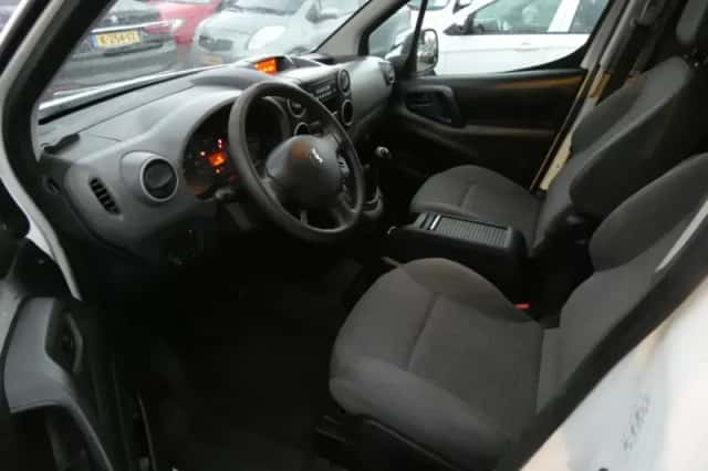 Peugeot Partner (2012) thumbnail 3