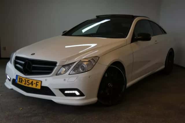 Mercedes-Benz E-Klasse (2009) thumbnail 1