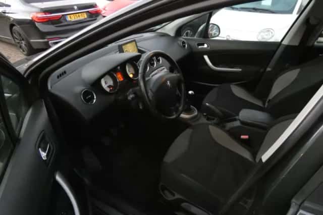 Peugeot 308 (2009) thumbnail 3