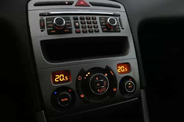 Peugeot 308 (2009) thumbnail 5